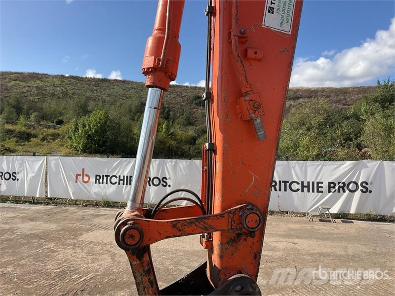 Hitachi ZX135US-5 Tracked Excavator Lánctalpas kotrók