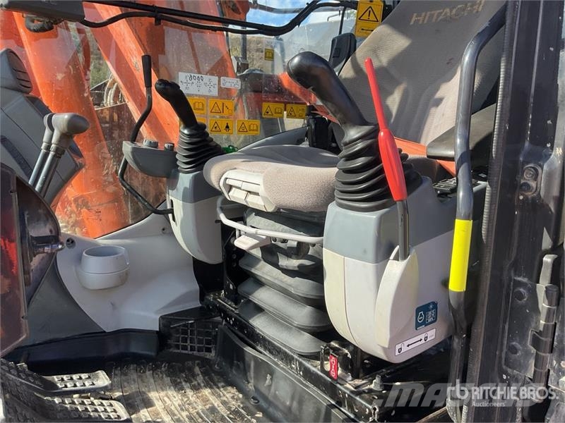 Hitachi ZX135US-5 Tracked Excavator Lánctalpas kotrók
