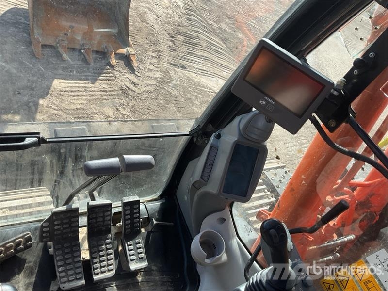Hitachi ZX135US-5 Tracked Excavator Lánctalpas kotrók
