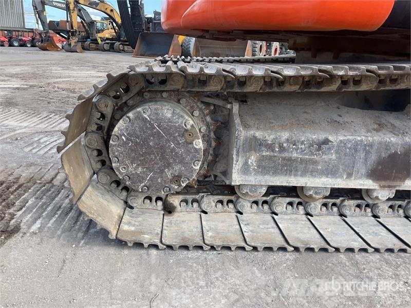Hitachi ZX135US-5 Tracked Excavator Lánctalpas kotrók