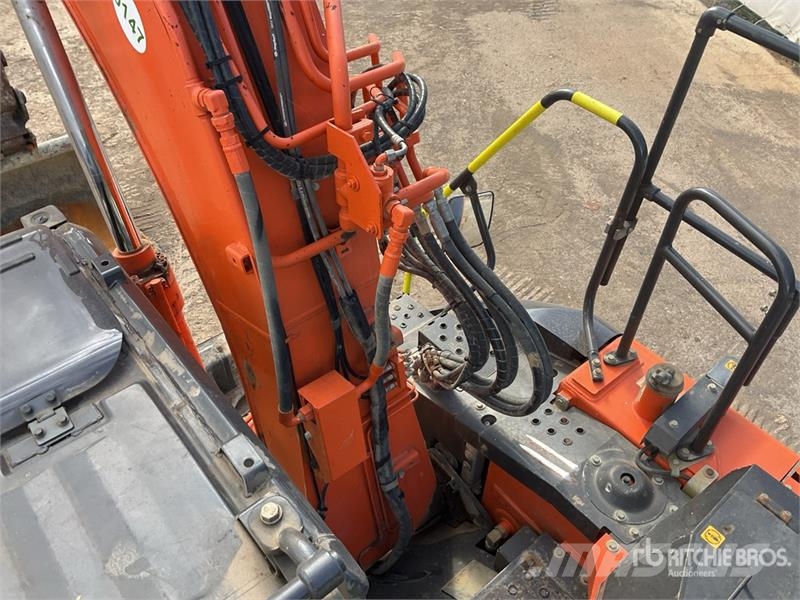 Hitachi ZX135US-5 Tracked Excavator Lánctalpas kotrók