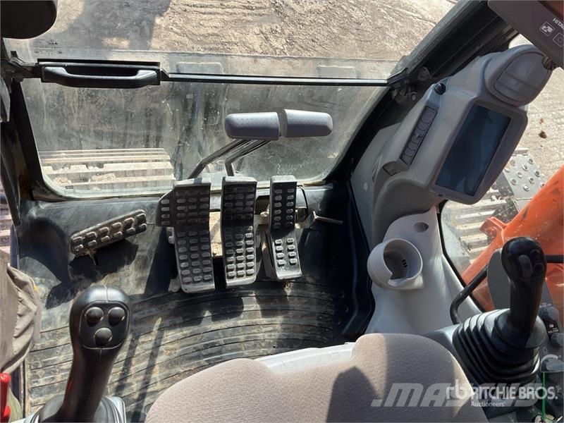 Hitachi ZX135US-5 Tracked Excavator Lánctalpas kotrók