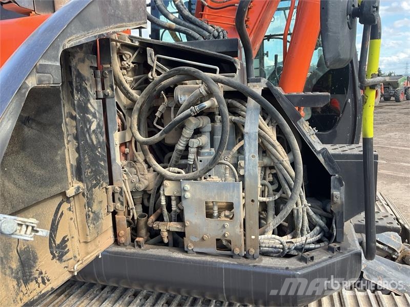 Hitachi ZX135US-5 Tracked Excavator Lánctalpas kotrók