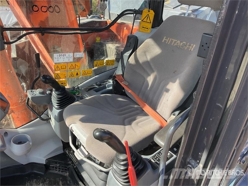 Hitachi ZX135US-5 Tracked Excavator Lánctalpas kotrók