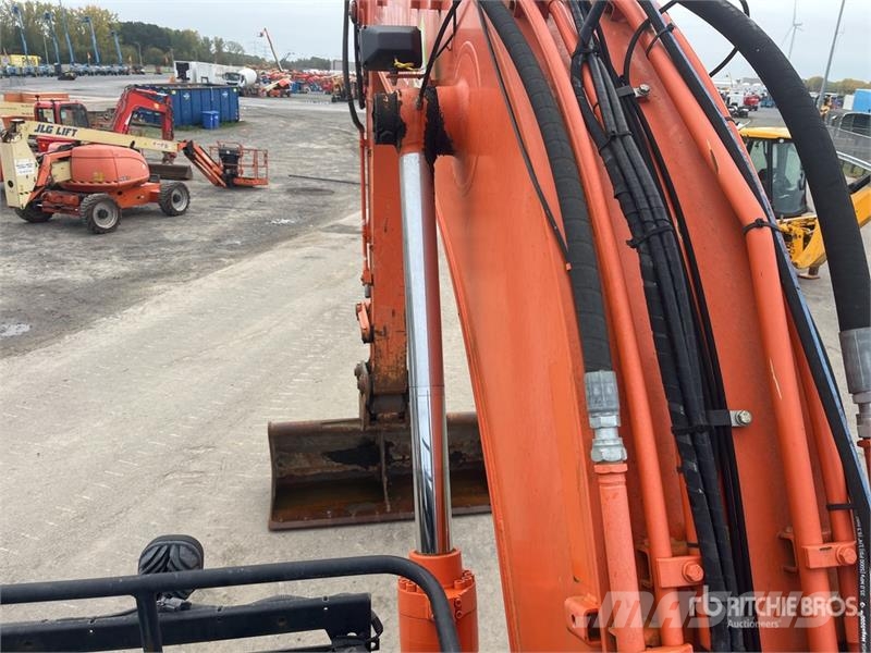 Hitachi ZX210LC-6 Tracked Excavator Gravemaskiner på larvebånd