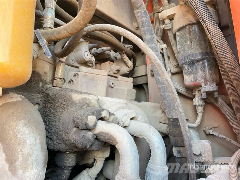Hitachi ZX225US Crawler excavators