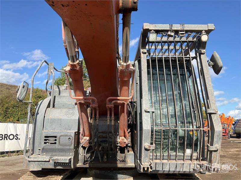 Hitachi ZX225US Crawler excavators