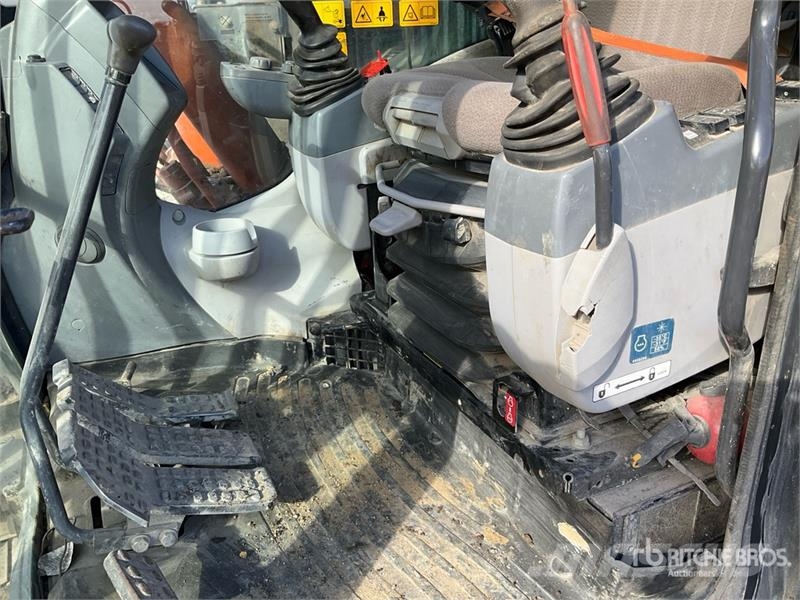 Hitachi ZX225US Crawler excavators