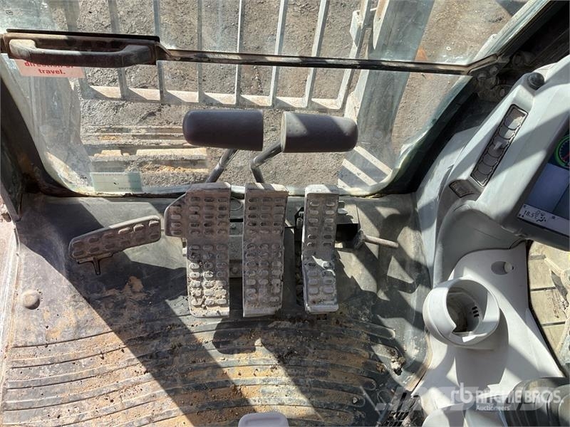 Hitachi ZX225US Crawler excavators
