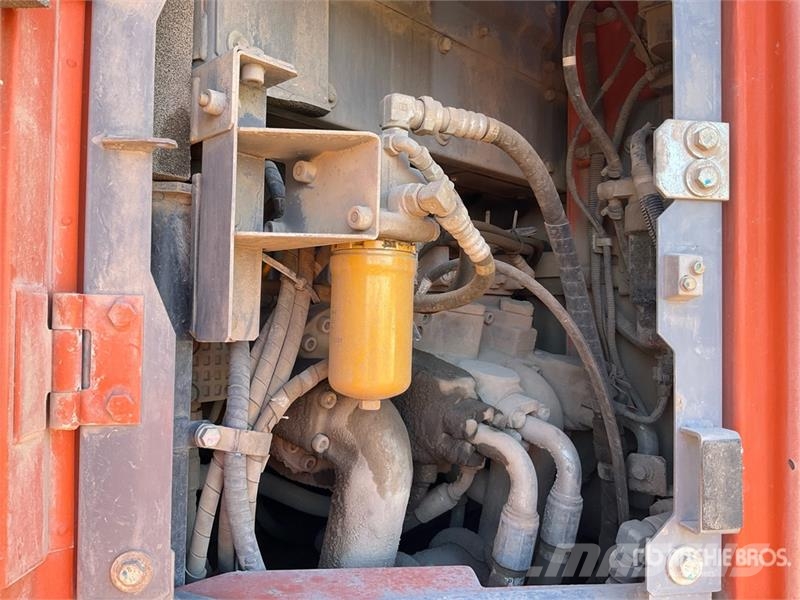 Hitachi ZX225US Crawler excavators