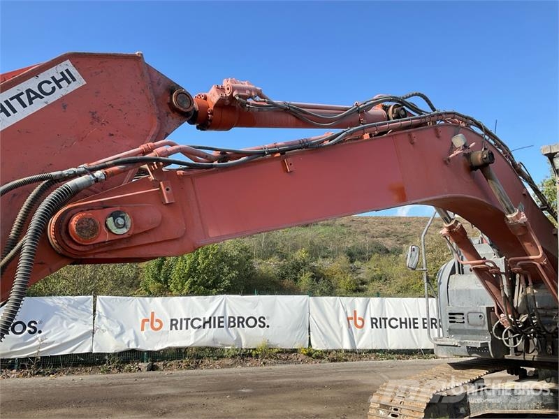 Hitachi ZX225US Crawler excavators