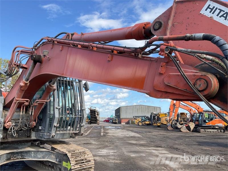 Hitachi ZX225US Crawler excavators