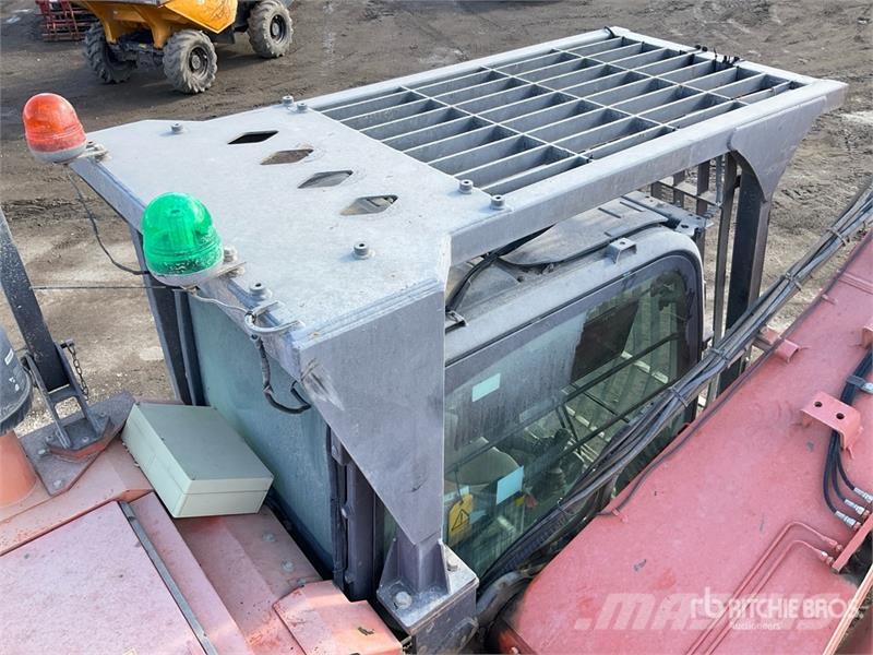 Hitachi ZX225US Crawler excavators