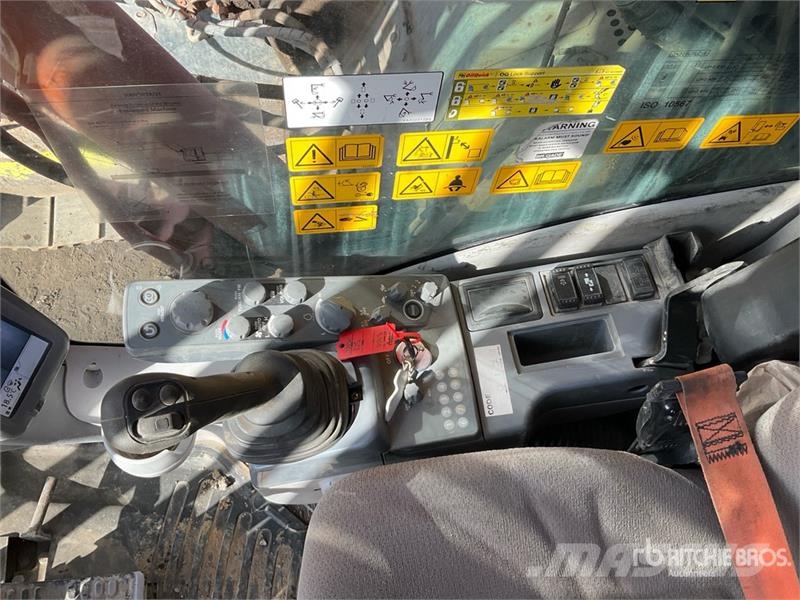 Hitachi ZX225US Crawler excavators
