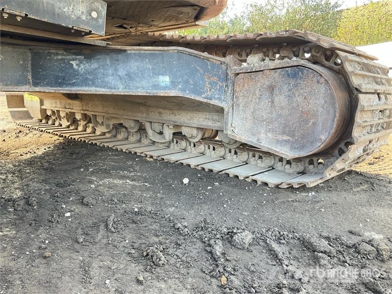 Hitachi ZX225US Crawler excavators