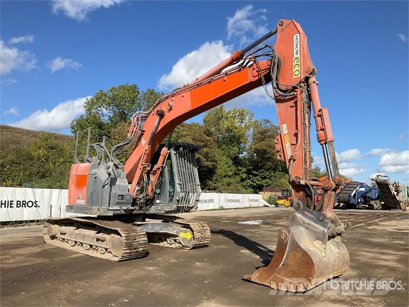 Hitachi ZX225US Crawler excavators
