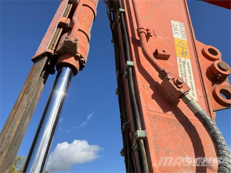Hitachi ZX225US Crawler excavators