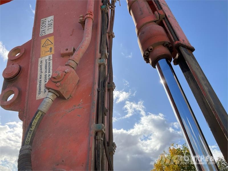 Hitachi ZX225US Crawler excavators