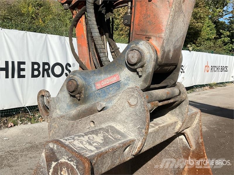 Hitachi ZX225US Crawler excavators