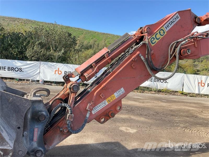 Hitachi ZX225US Crawler excavators
