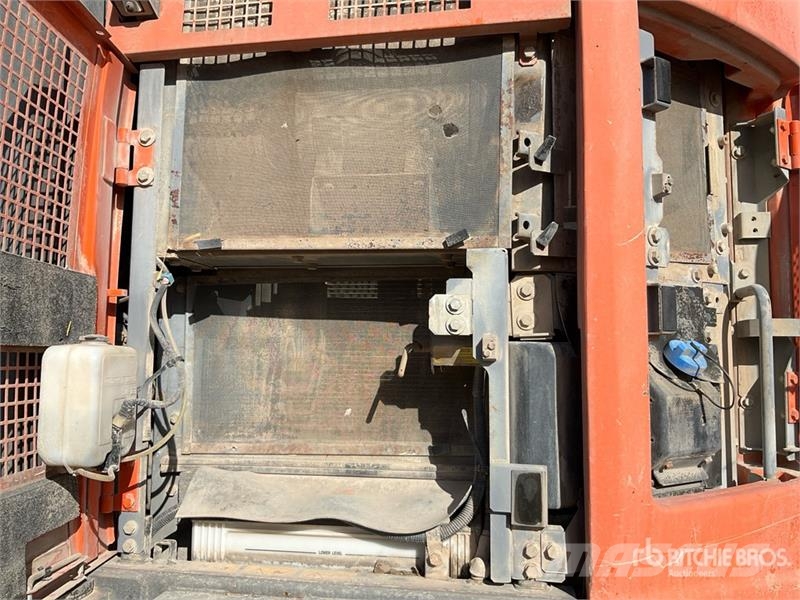Hitachi ZX225US Crawler excavators