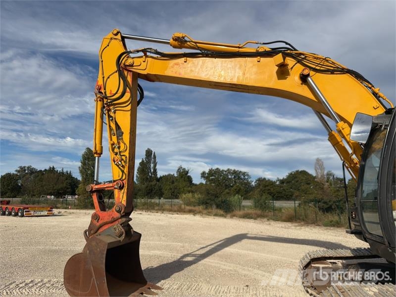 Hitachi ZX225USLC-5B Kāpurķēžu ekskavatori
