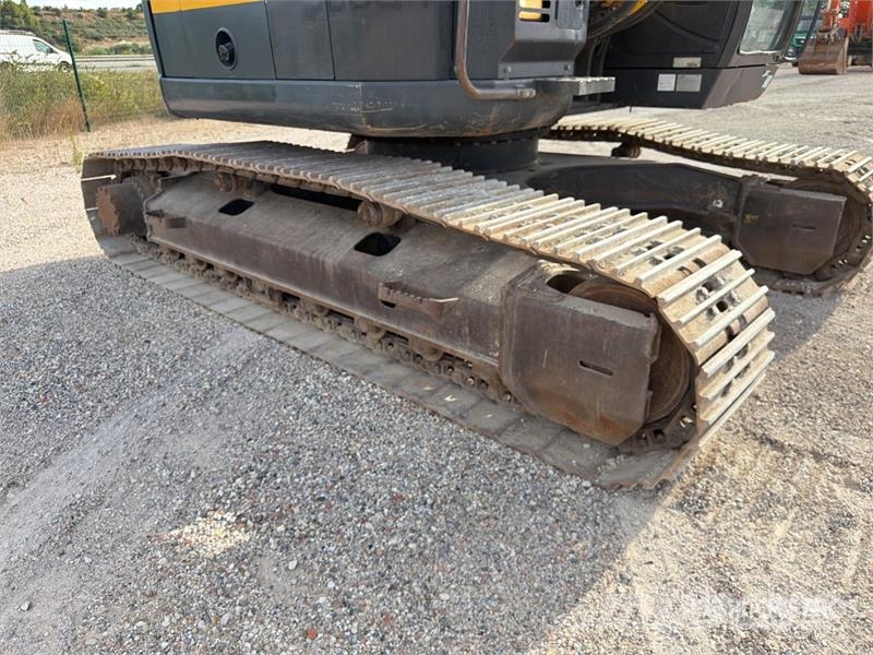 Hitachi ZX225USLC-5B Kāpurķēžu ekskavatori