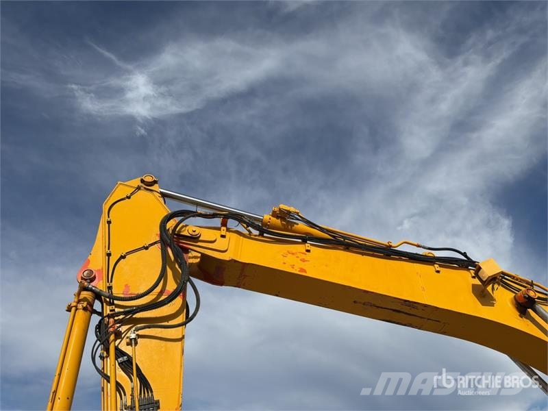 Hitachi ZX225USLC-5B Kāpurķēžu ekskavatori