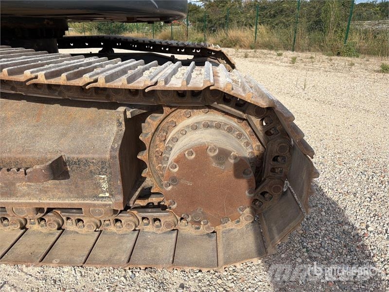 Hitachi ZX225USLC-5B Kāpurķēžu ekskavatori