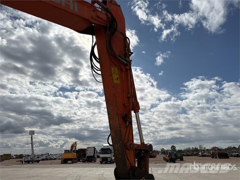 Hitachi ZX225USLC-6 Escavatori cingolati