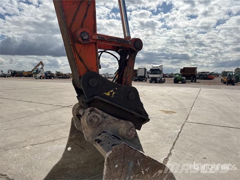 Hitachi ZX225USLC-6 Escavatori cingolati