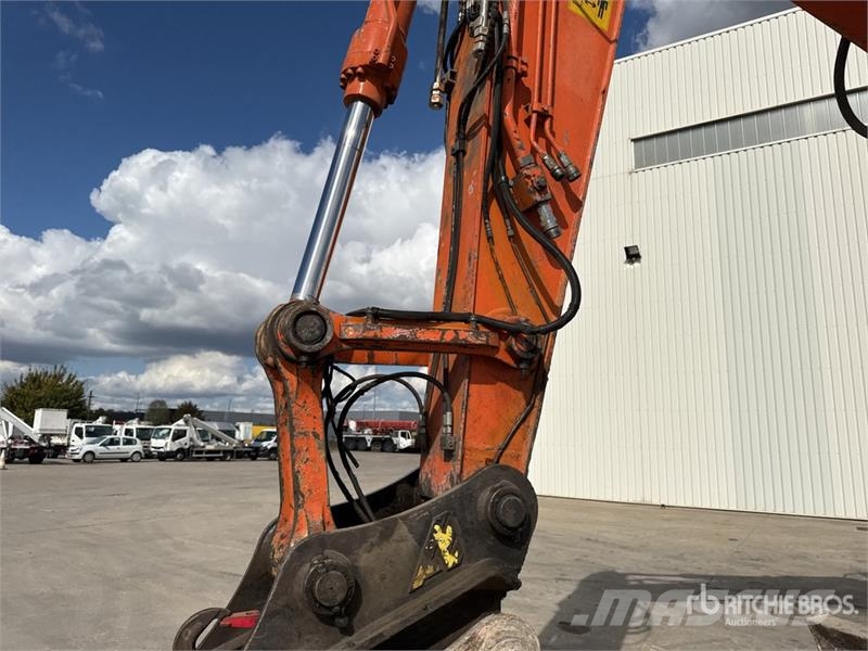Hitachi ZX225USLC-6 Escavatori cingolati