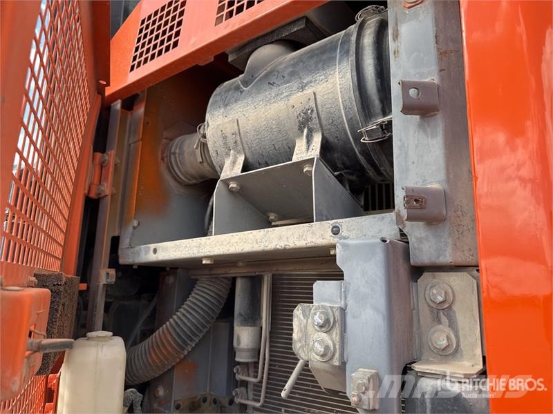Hitachi ZX225USLC-6 Escavatori cingolati