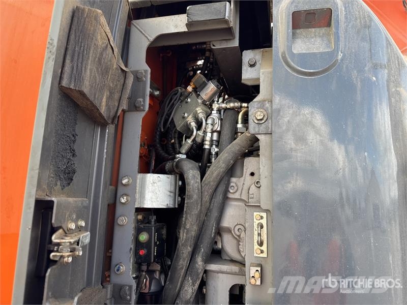 Hitachi ZX225USLC-6 Escavatori cingolati