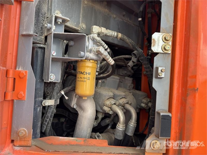 Hitachi ZX225USLC-6 Escavatori cingolati