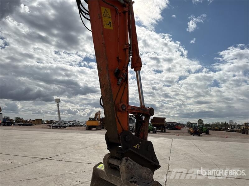 Hitachi ZX225USLC-6 Escavatori cingolati