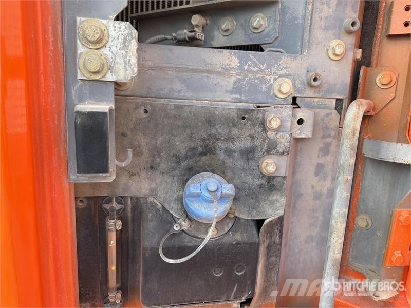 Hitachi ZX225USLC-6 Escavatori cingolati