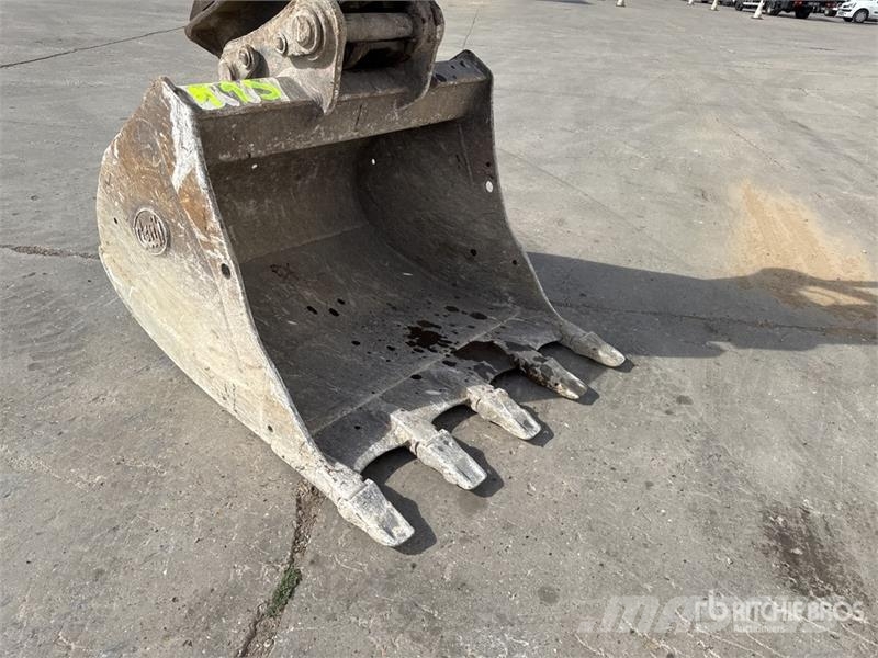 Hitachi ZX225USLC-6 Escavatori cingolati