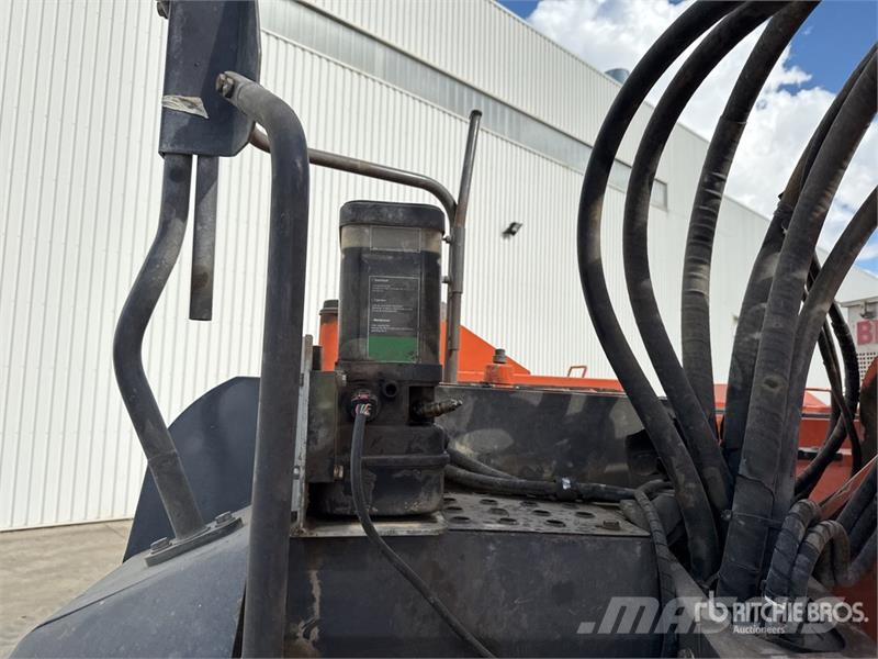 Hitachi ZX225USLC-6 Escavatori cingolati