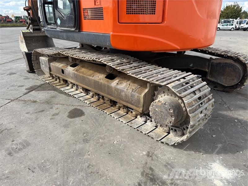 Hitachi ZX225USLC-6 Escavatori cingolati