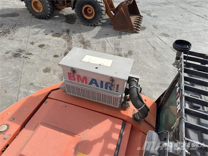 Hitachi ZX225USLC-6 Escavatori cingolati
