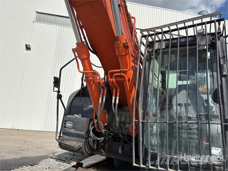 Hitachi ZX225USLC-6 Escavatori cingolati