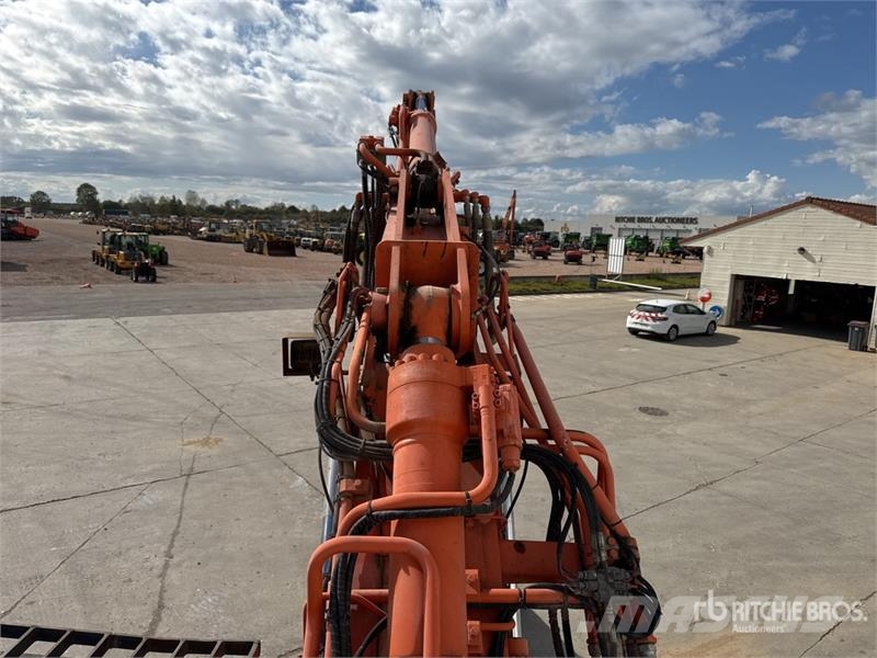 Hitachi ZX225USLC-6 Escavatori cingolati