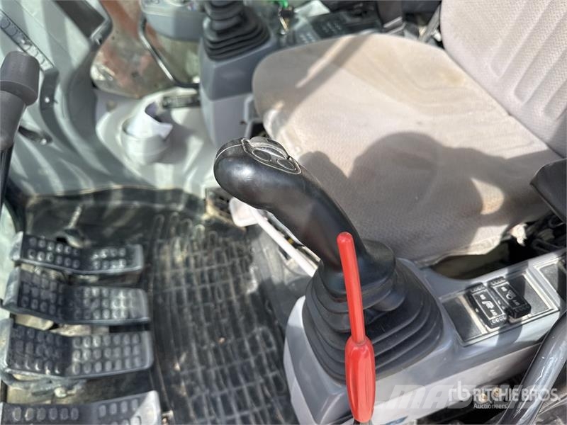 Hitachi ZX225USLC-6 Escavatori cingolati