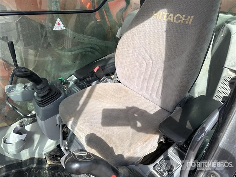 Hitachi ZX225USLC-6 Escavatori cingolati