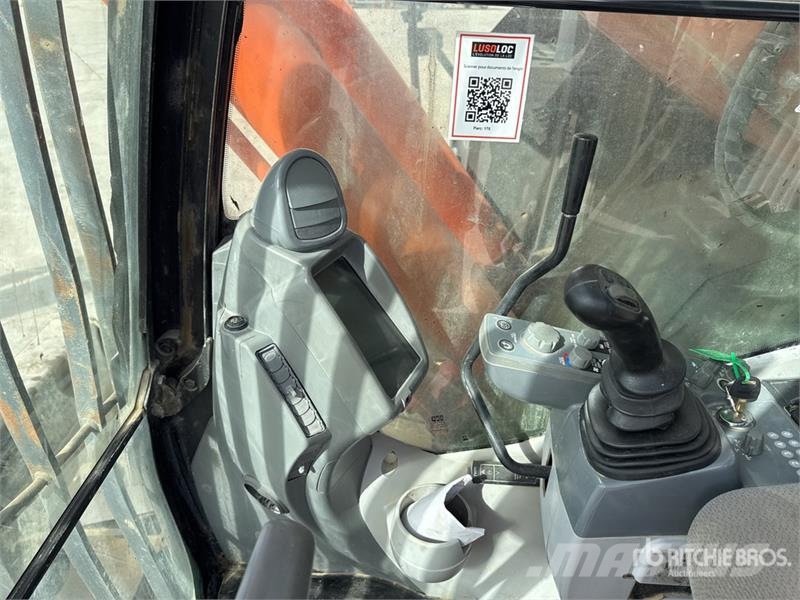 Hitachi ZX225USLC-6 Escavatori cingolati