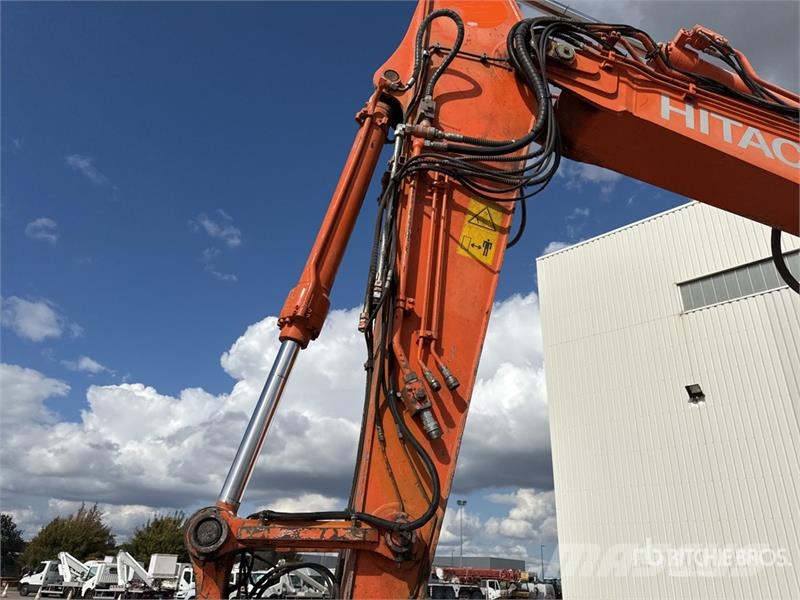 Hitachi ZX225USLC-6 Escavatori cingolati