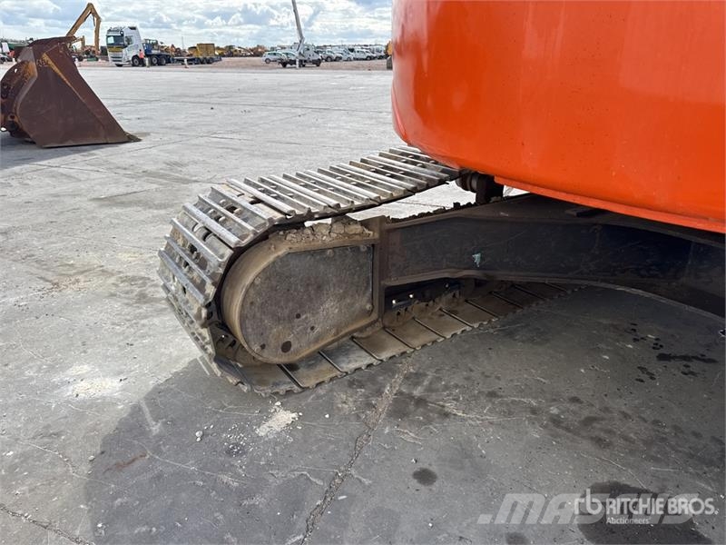 Hitachi ZX225USLC-6 Escavatori cingolati