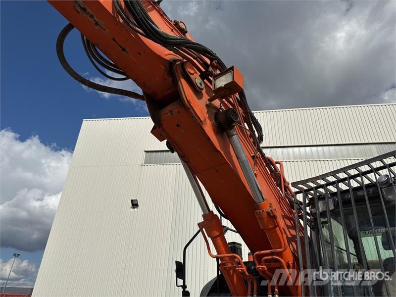 Hitachi ZX225USLC-6 Escavatori cingolati