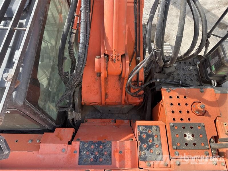 Hitachi ZX225USLC-6 Escavatori cingolati